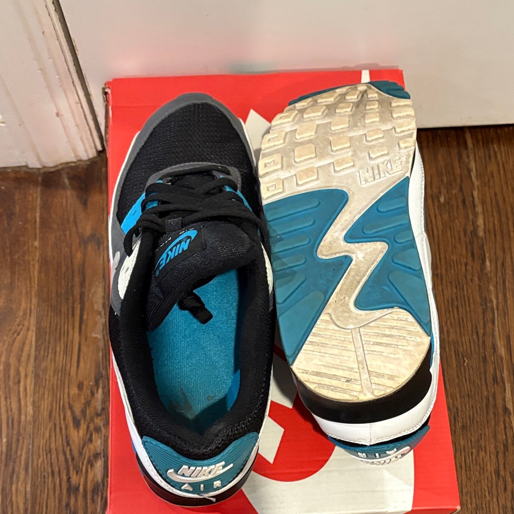 Nike Men’s Black, Blue, and White Sneakers - Picture 4 of 5